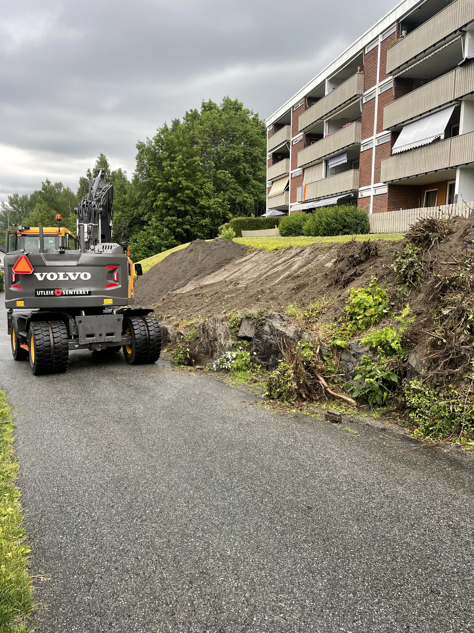 Oppgradering av skråning og plen — Mjøndalen